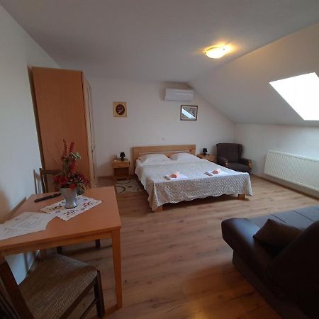 Guest House Aquarius Bosnjaci Buitenkant foto