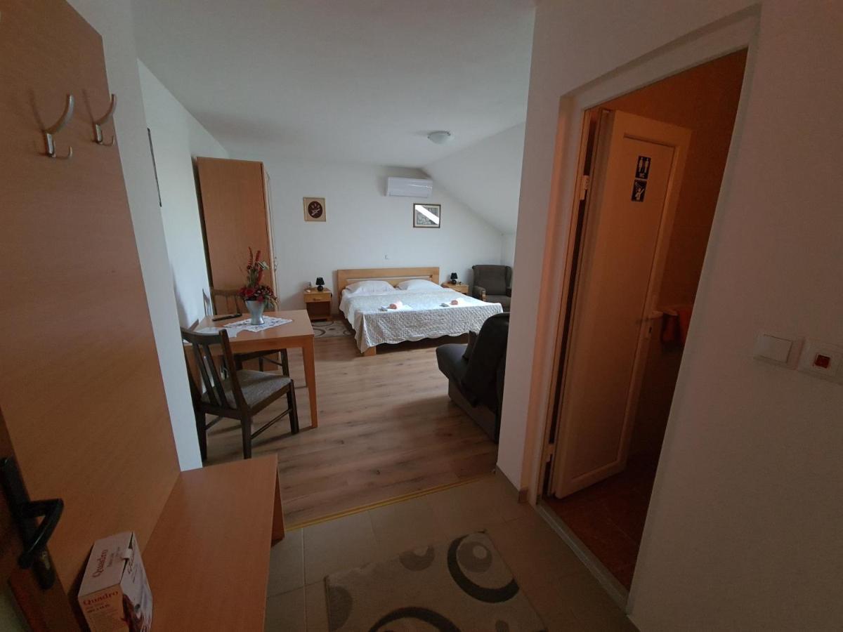 Guest House Aquarius Bosnjaci Buitenkant foto